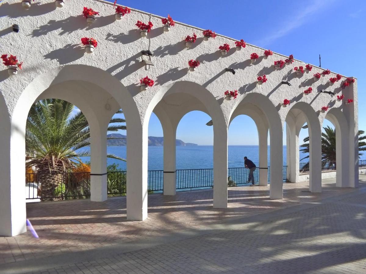 R838 Capistrano Playa 213 Apartman Nerja Kültér fotó