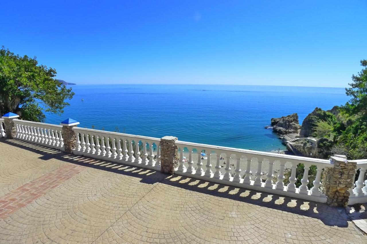 R838 Capistrano Playa 213 Apartman Nerja Kültér fotó